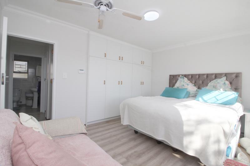 2 Bedroom Property for Sale in Fraaiuitsig Western Cape